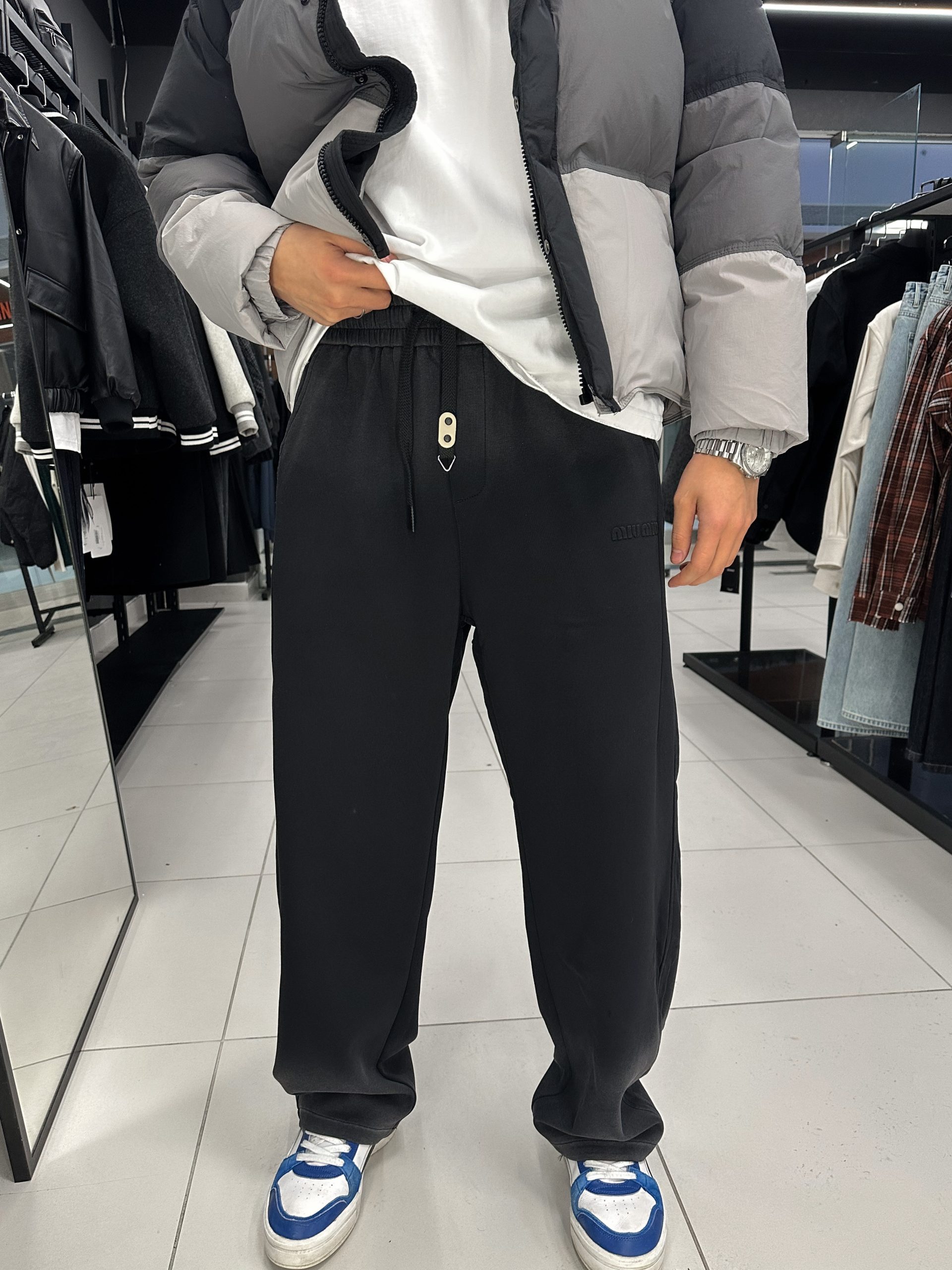 Черные брюки с вышивкой mini