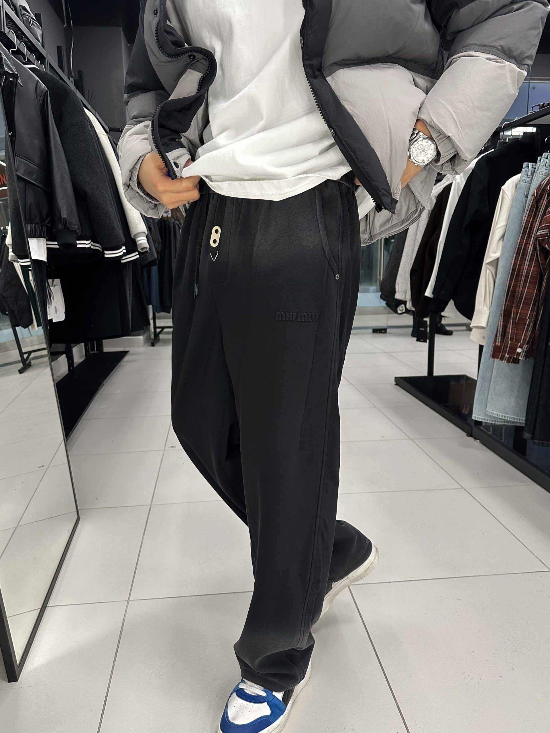 Черные брюки с вышивкой mini