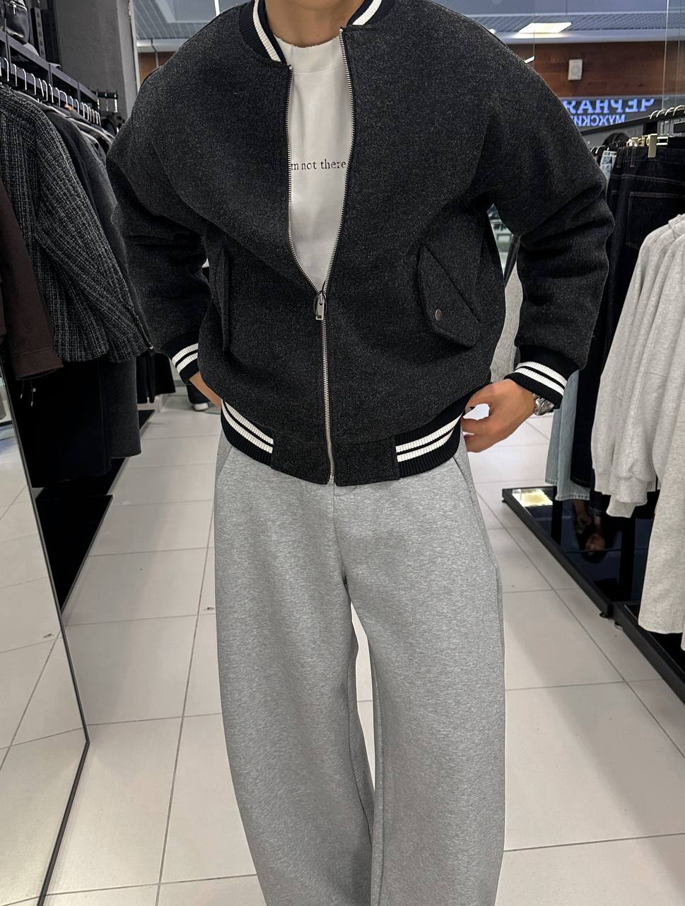 Бомбер с утеплителем черный