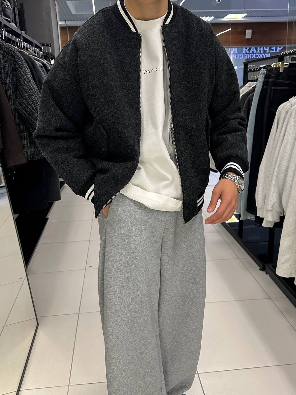 Бомбер с утеплителем черный