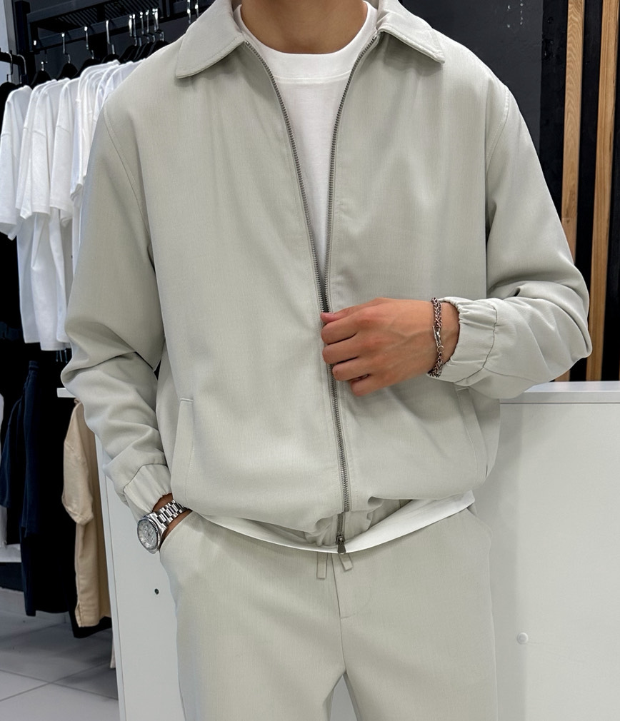 Бомбер мужской бежевый